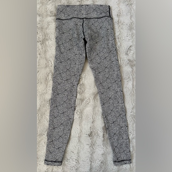 Lululemon dahlia print leggings size 6 - Picture 3 of 5